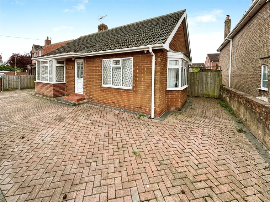 2 bedroom Detached Bungalow for sale