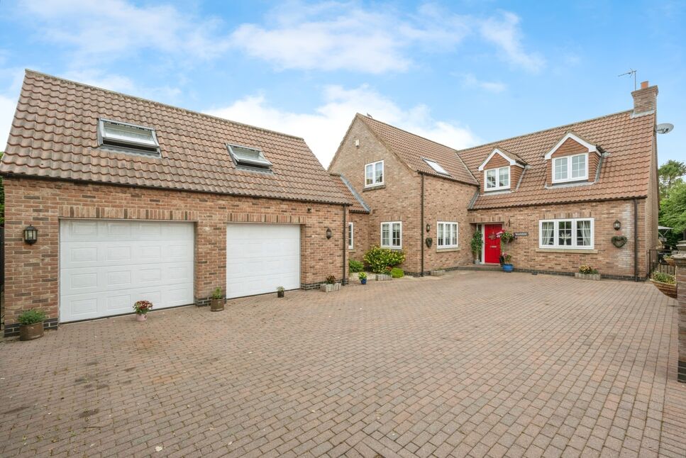5 bedroom Detached House for sale