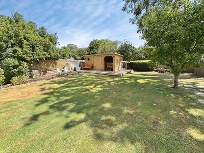 Manor Road, 3 bedroom Detached House for sale, &pound;450,000