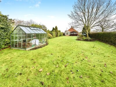 Mill Lane, 3 bedroom Detached Bungalow for sale, £350,000