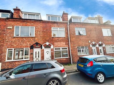 3 bedroom Mid Terrace House for sale