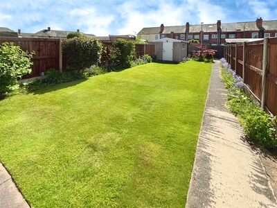 3 bedroom Mid Terrace House for sale