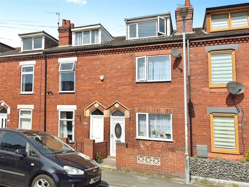 Main image of 3 bedroom Mid Terrace House for sale, Queensway, Goole, DN14