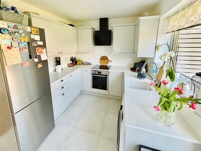 Lime Tree Avenue, 3 bedroom Mid Terrace House for sale, £150,000