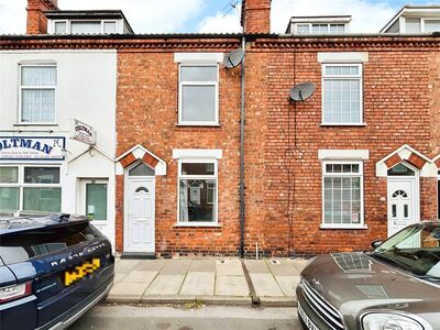 3 bedroom Mid Terrace House for sale