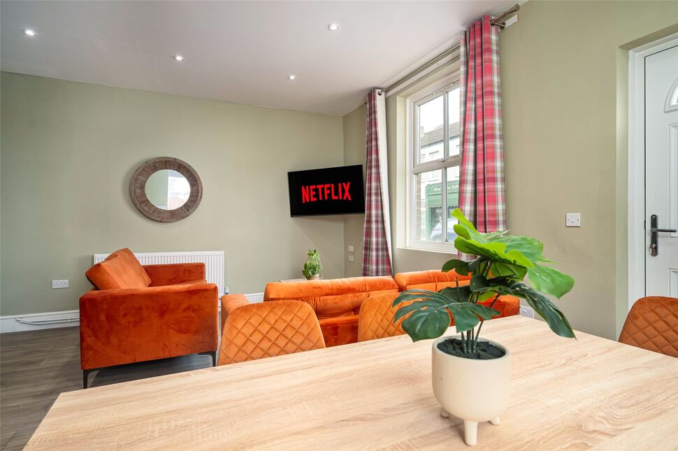 Communal Kitchen and Lounge