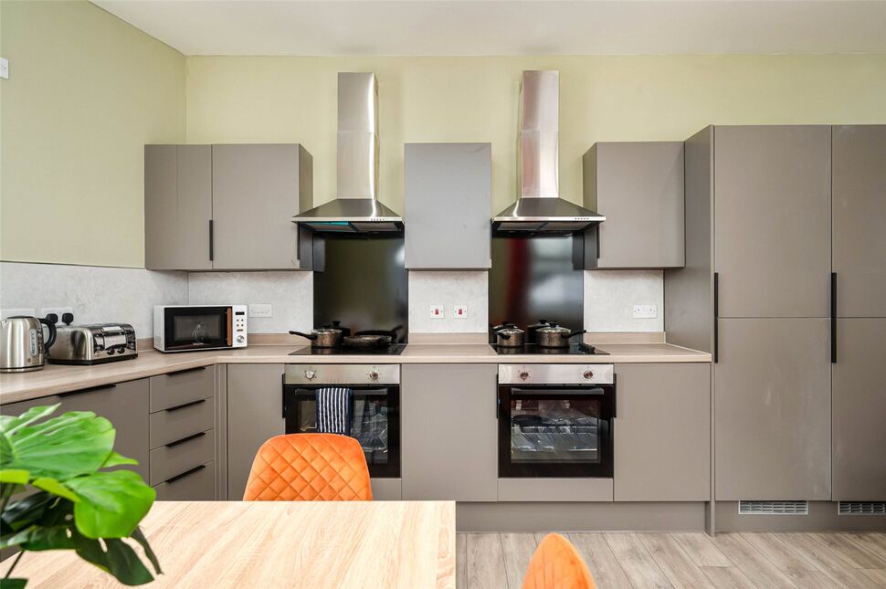 Communal Kitchen and Lounge