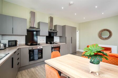 Carlisle Street, 1 bedroom  Room to rent, £160 weekly