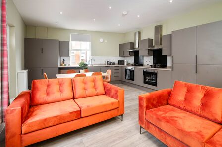 Carlisle Street, 1 bedroom  Room to rent, £140 weekly