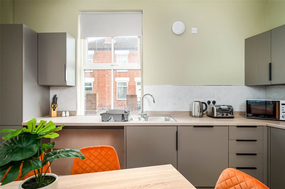 Communal Kitchen and Lounge