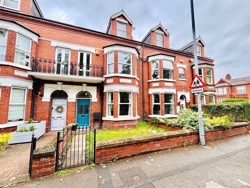 5 bedroom Mid Terrace House for sale