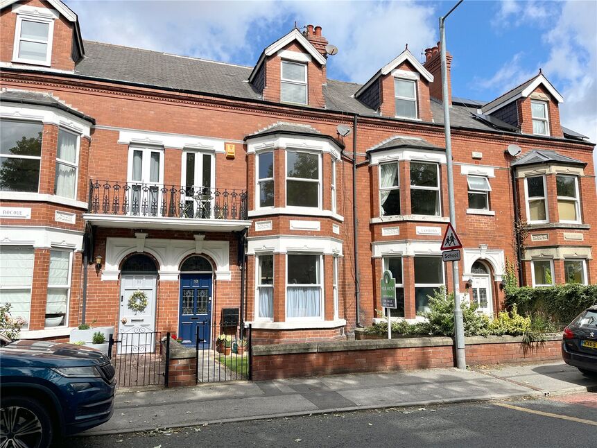 5 bedroom Mid Terrace House for sale