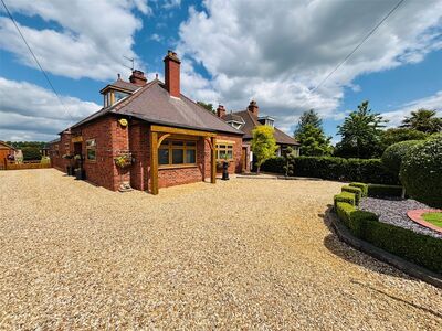 Rawcliffe Road, 4 bedroom Detached Bungalow for sale, £400,000