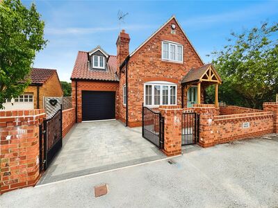 Olive Grove, 3 bedroom Detached House for sale, £275,000