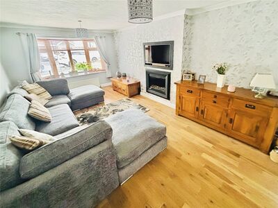 Manor Drive, 3 bedroom Semi Detached House for sale, £285,000