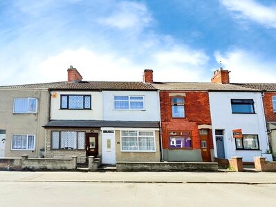 2 bedroom Mid Terrace House for sale