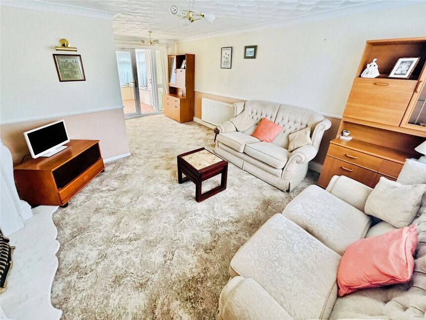 Lounge / Dining Area