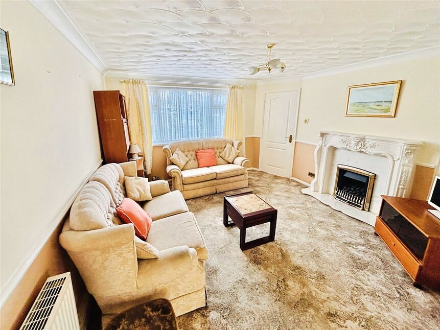 Lounge / Dining Area