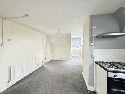 6 bedroom Semi Detached House for sale