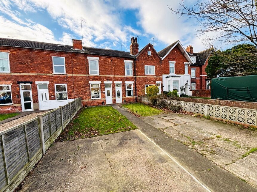 2 bedroom Mid Terrace House for sale