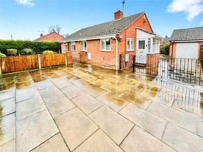 2 bedroom Detached Bungalow for sale