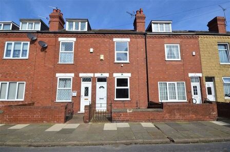 3 bedroom Mid Terrace House for sale