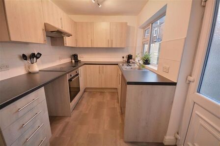 2 bedroom Mid Terrace House for sale