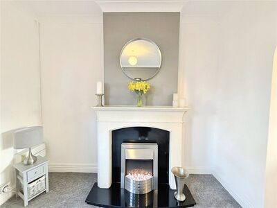 Marshfield Road, 2 bedroom Mid Terrace House to rent, &pound;775 pcm