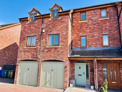 5 bedroom Semi Detached House for sale