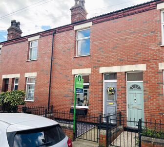 2 bedroom Mid Terrace House for sale