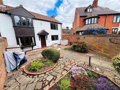 Hook Road, 2 bedroom Semi Detached House for sale, &pound;160,000