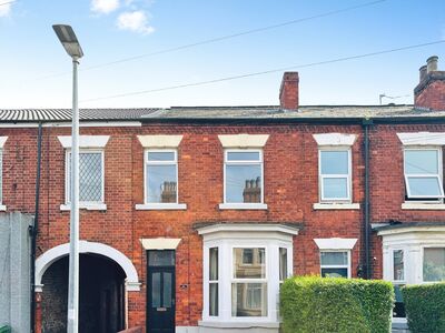 3 bedroom Mid Terrace House for sale