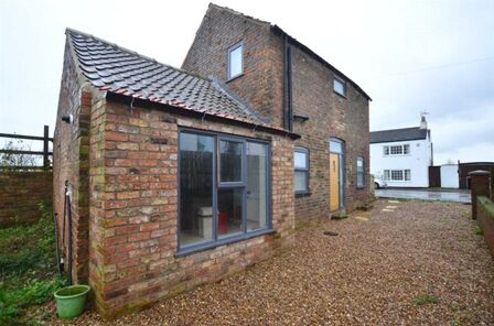 2 bedroom Detached House for sale