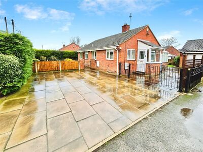 2 bedroom Detached Bungalow for sale