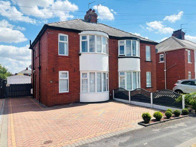 Main image of 2 bedroom Semi Detached House for sale, Westbourne Grove, Goole, East Yorkshire, DN14