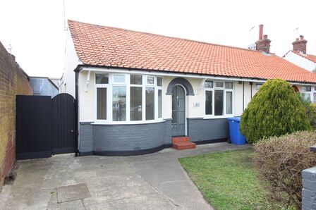 3 bedroom Semi Detached Bungalow to rent
