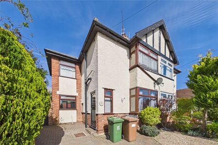 West Avenue, 3 bedroom Semi Detached House to rent, &pound;950 pcm