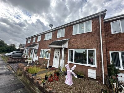 3 bedroom Mid Terrace House to rent