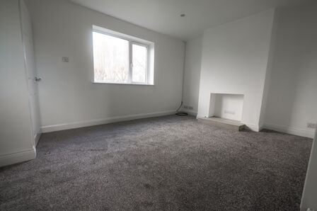 3 bedroom Mid Terrace House to rent