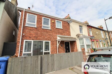 Cambridge Road, 3 bedroom End Terrace House to rent, &pound;895 pcm