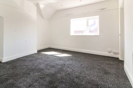 3 bedroom Mid Terrace House to rent