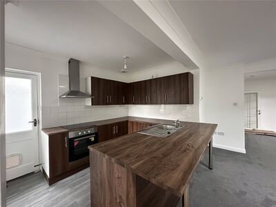 3 bedroom Semi Detached Bungalow to rent