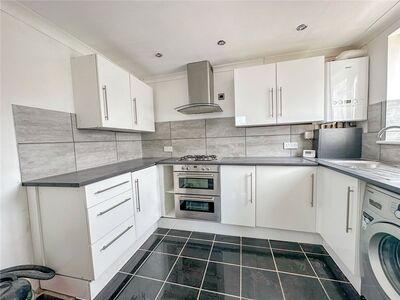 Nelson Road Central, 2 bedroom Detached House to rent, £825 pcm