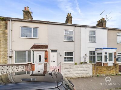 3 bedroom Mid Terrace House for sale