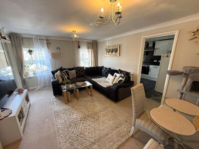 Row 102, 2 bedroom Flat to rent, &pound;725 pcm