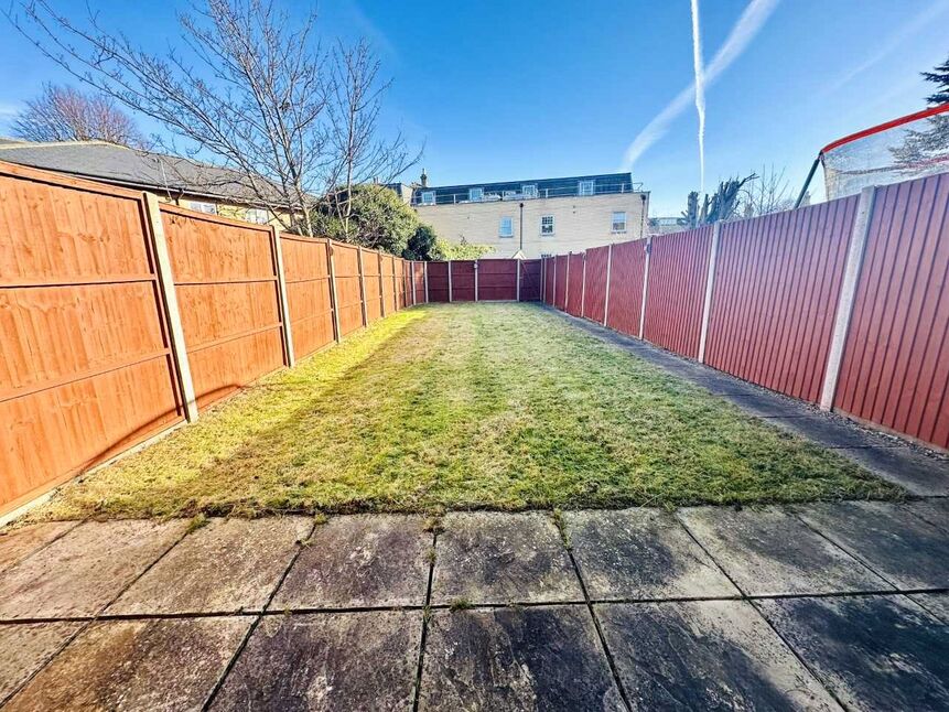 3 bedroom Mid Terrace House to rent, Royal Avenue, Lowestoft, NR32 £