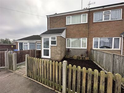 McLean Drive, 2 bedroom Mid Terrace House to rent, &pound;895 pcm