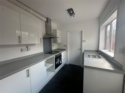 Lower Cliff Road, 3 bedroom Mid Terrace House to rent, £895 pcm