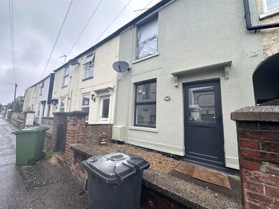 2 bedroom Mid Terrace House to rent