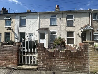 Southwell Road, 3 bedroom Mid Terrace House to rent, £875 pcm